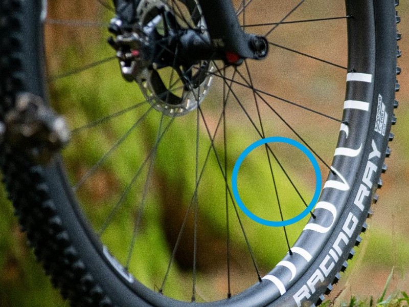 Спица на колесе